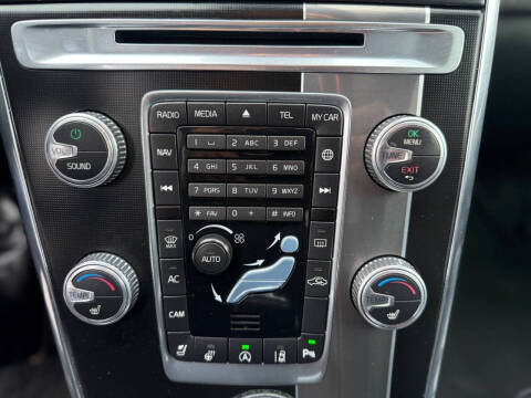 2016 Volvo XC60 T6 Drive-E R-Design Platinum