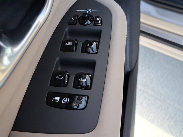 2026 Volvo XC90 T8 Core