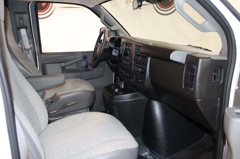 2025 Chevrolet Express LT 3500