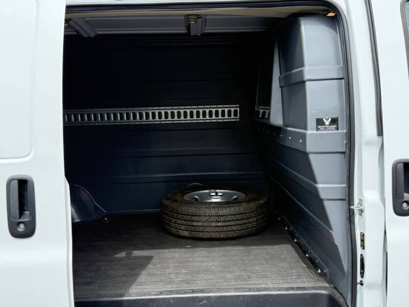 2022 Chevrolet Express 2500