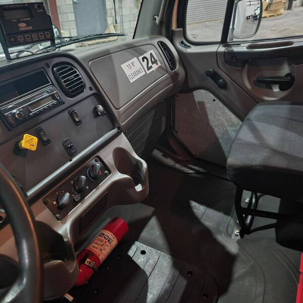 2016 Freightliner M2 106