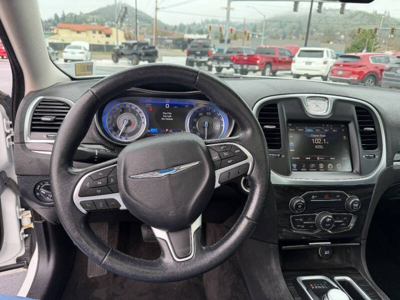 2016 Chrysler 300 Limited