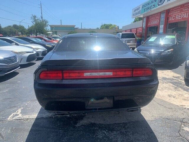 2013 Dodge Challenger SXT