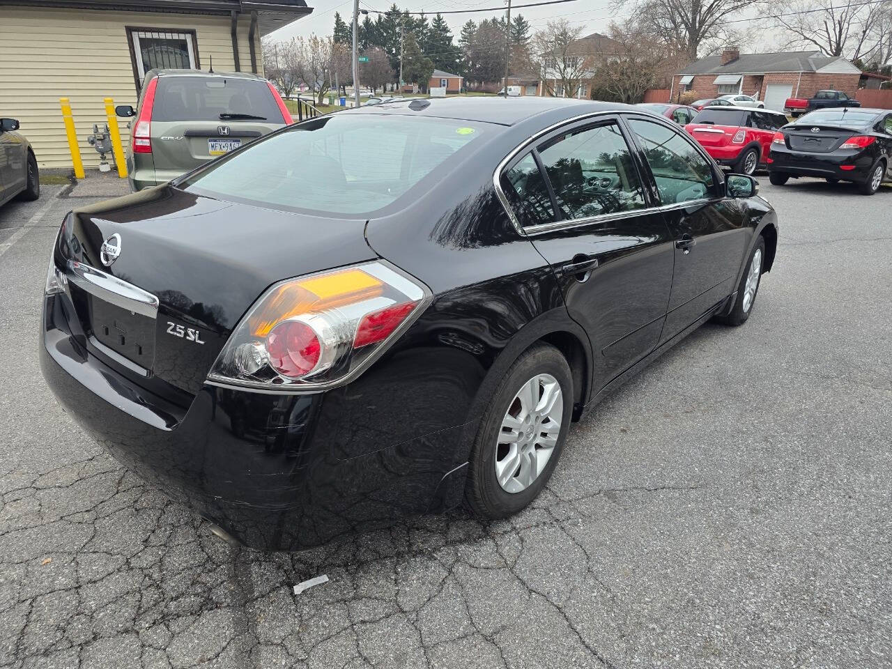 2012 Nissan Altima for sale at QUEENSGATE AUTO SALES in York, PA