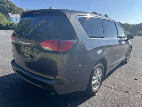 2022 Chrysler Voyager LX
