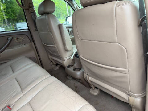 2004 Toyota Sequoia SR5