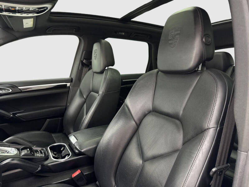 2018 Porsche Cayenne Platinum Edition