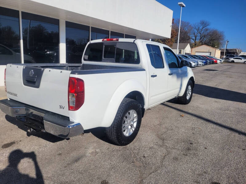 2016 Nissan Frontier SV photo 7