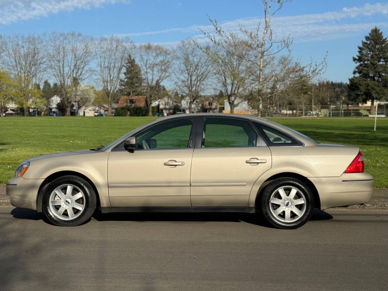 2005 Ford Five Hundred for sale at Carz Connect LLC in Portland, OR