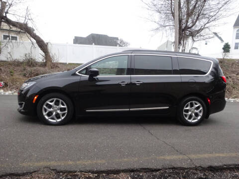2017 Chrysler Pacifica Touring-L