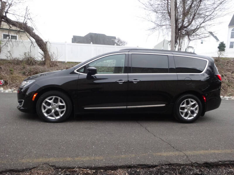 2017 Chrysler Pacifica Touring-L