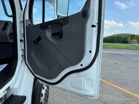 2013 Freightliner M2 106