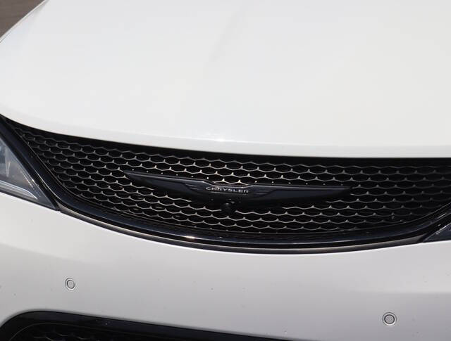 2020 Chrysler Pacifica for sale at Modern Automotive Group LLC in Lafayette, TN