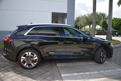 2022 Audi e-tron quattro Premium