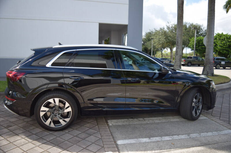 2022 Audi e-tron quattro Premium