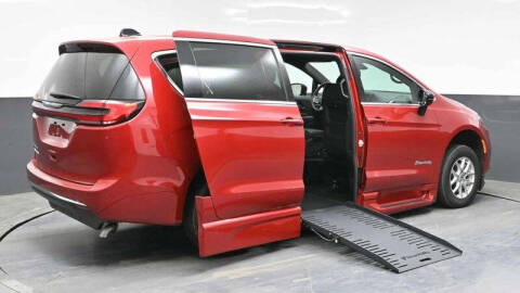 2025 Chrysler Pacifica Select