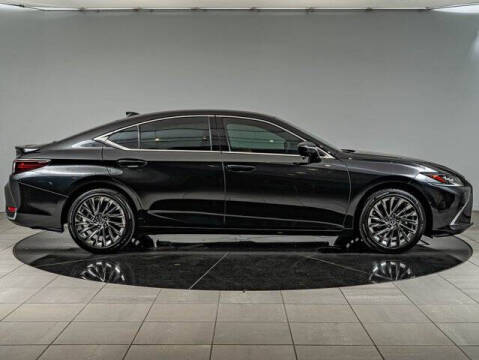 2025 Lexus ES 300h Luxury