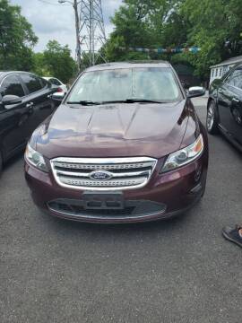 2011 Ford Taurus for sale at FIVE FRIENDS AUTO in Wilmington DE