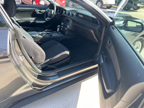 2017 Ford Mustang V6