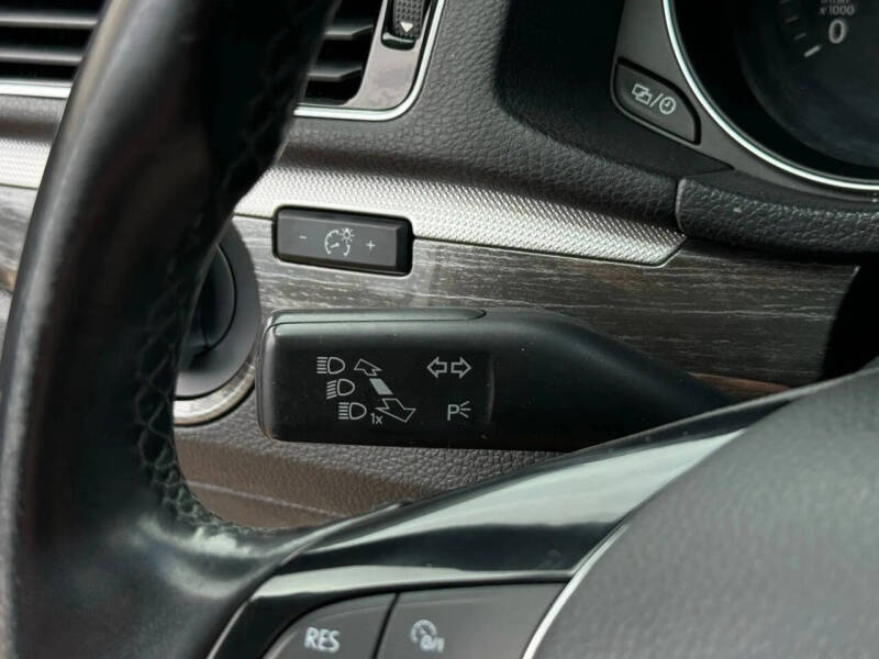 2017 Volkswagen Passat 1.8T SE