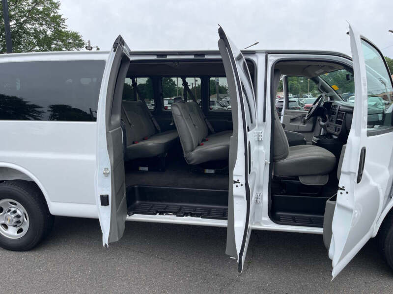 2025 Chevrolet Express LS 3500