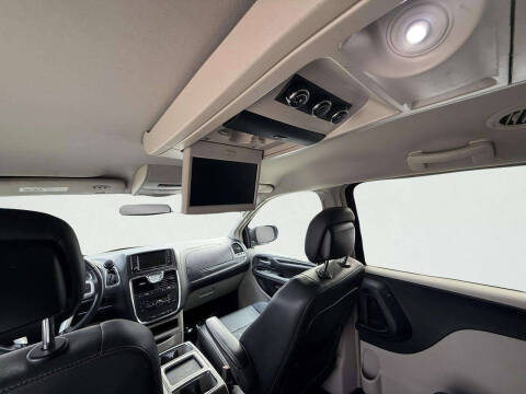 2016 Chrysler Town and Country Touring