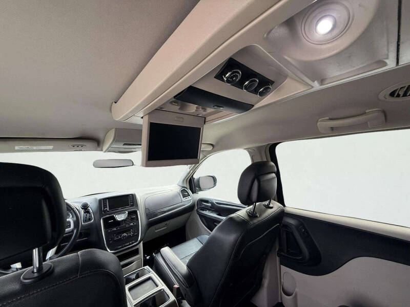 2016 Chrysler Town and Country Touring