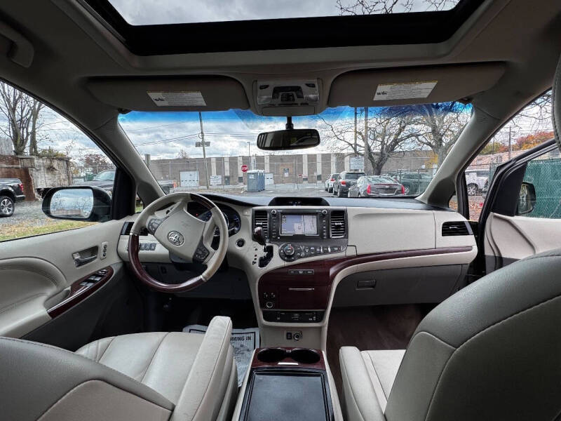 2013 Toyota Sienna Limited 7-Passenger