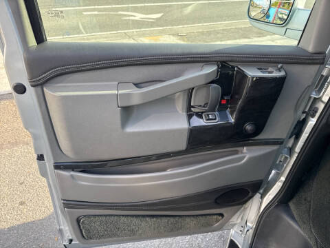 2017 GMC Savana 2500