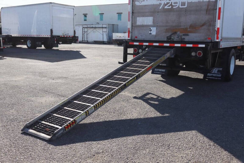 2014 Freightliner M2 106