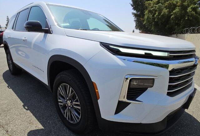Used 2024 Chevrolet Traverse 1LT with VIN 1GNERGKS9RJ247180 for sale in Bloomington, IL