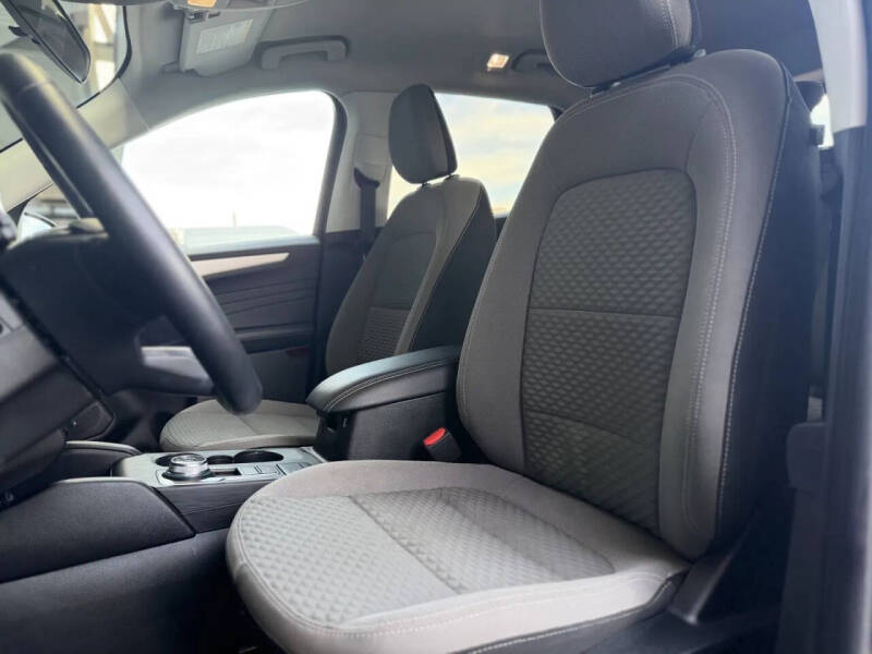 2022 Ford Escape Hybrid SE