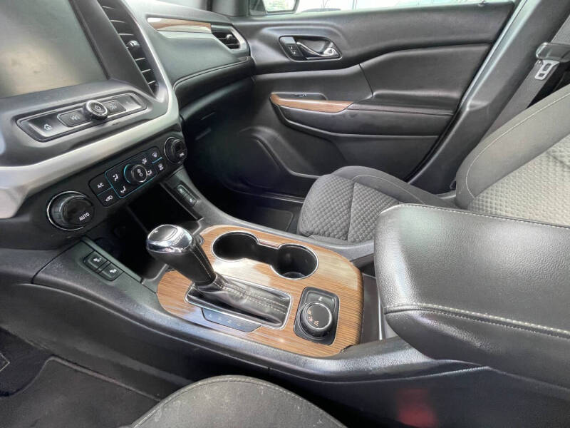 2017 GMC Acadia SLE-2