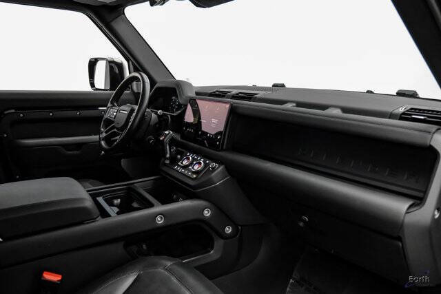 2024 Land Rover Defender 130 P400 X-Dynamic SE