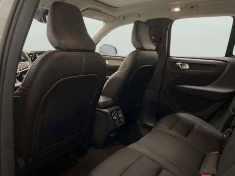 2025 Volvo XC40 B5 Plus Bright Theme