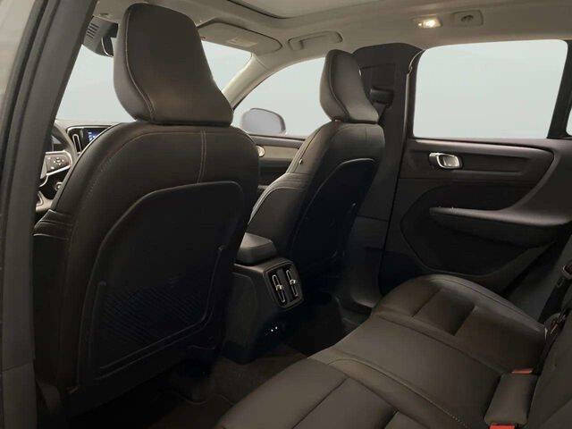 2025 Volvo XC40 B5 Plus Bright Theme
