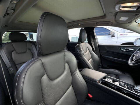 2023 Volvo XC60 B5 Ultimate Bright Theme