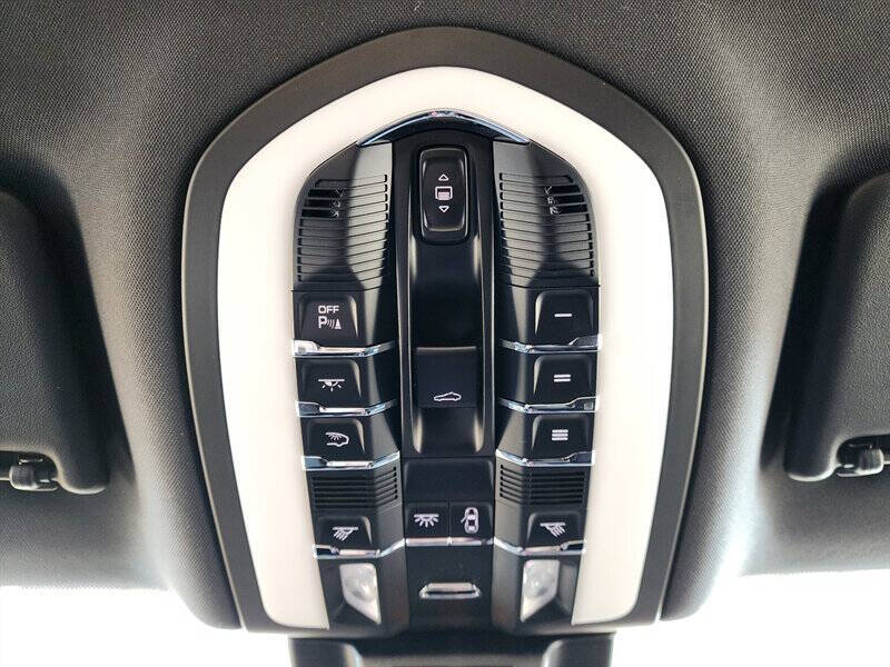 2022 Porsche Macan