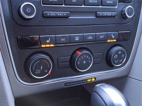 2014 Volkswagen Passat 1.8T S PZEV