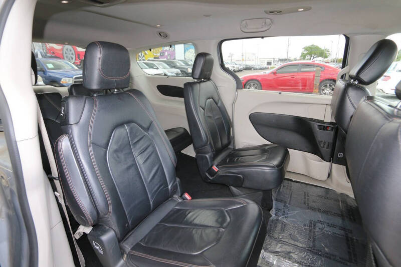 2017 Chrysler Pacifica Touring Plus