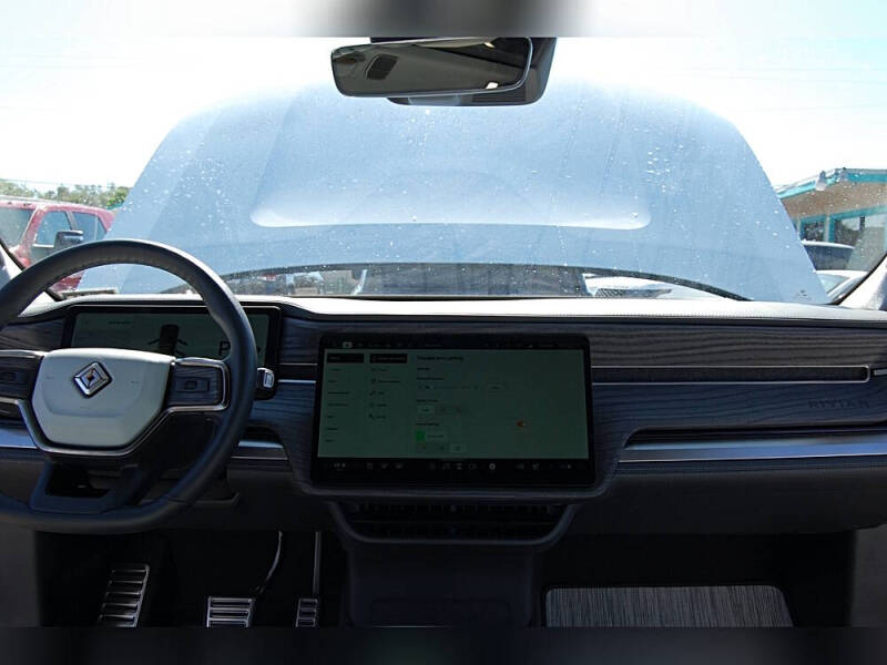 2023 Rivian R1S Adventure