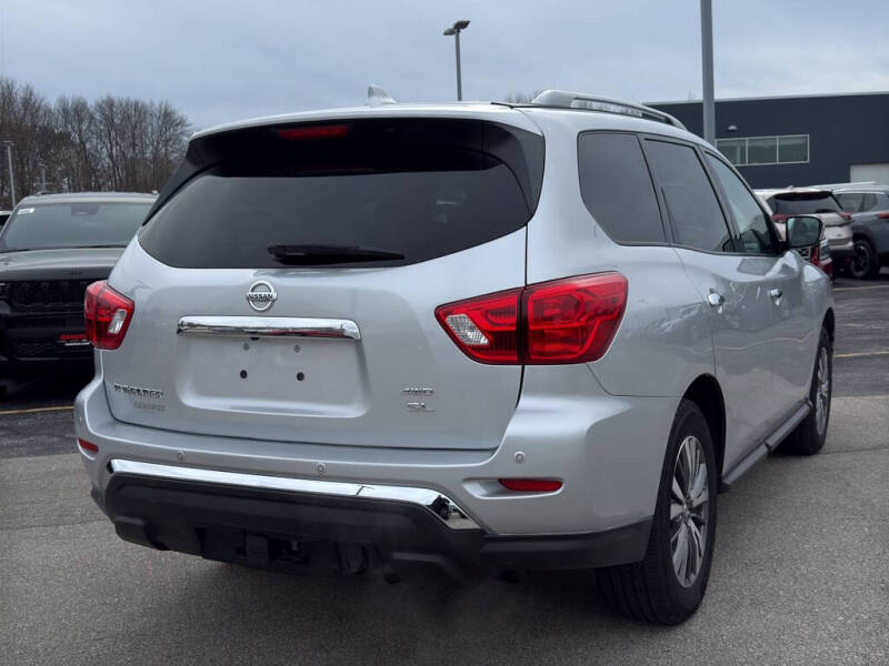 2020 Nissan Pathfinder SL