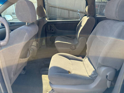 2005 Toyota Sienna LE 7 Passenger