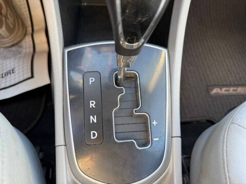 2013 Hyundai Accent SE