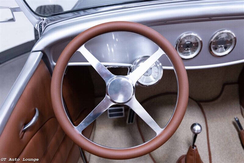 1932 Ford Roadster 25