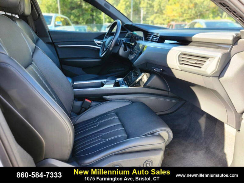 2024 Audi Q8 Sportback e-tron quattro Prestige S line