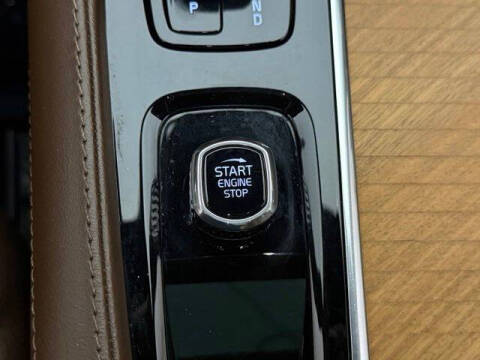 2023 Volvo XC90 Recharge T8 Core Bright Theme