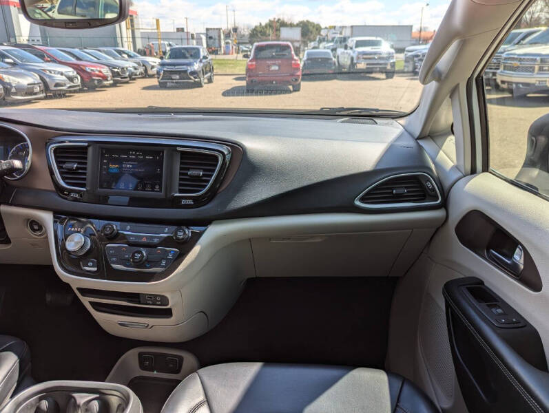 2020 Chrysler Voyager LXi