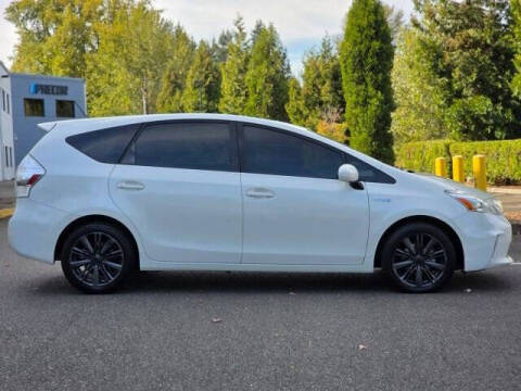 2013 Toyota Prius v Five