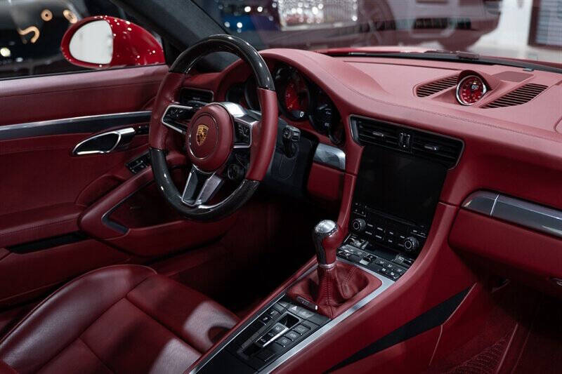 2019 Porsche 911 Carrera 4S